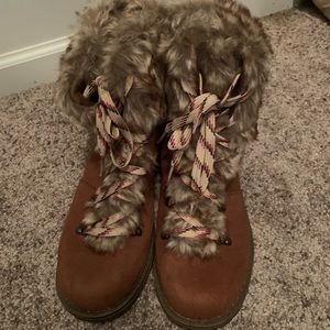 Target furry boots size 11 in good condition